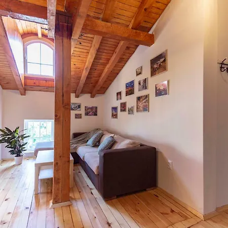 Gallery B28 - 3 Bedroom Downtown Apartment *