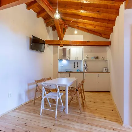 Gallery B28 - 3 Bedroom Downtown Apartment