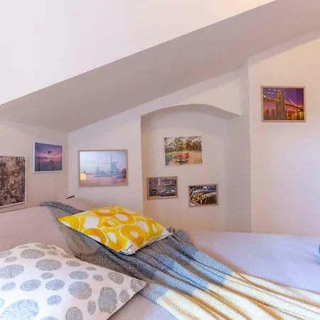 Gallery B28 - 3 Bedroom Downtown Apartment