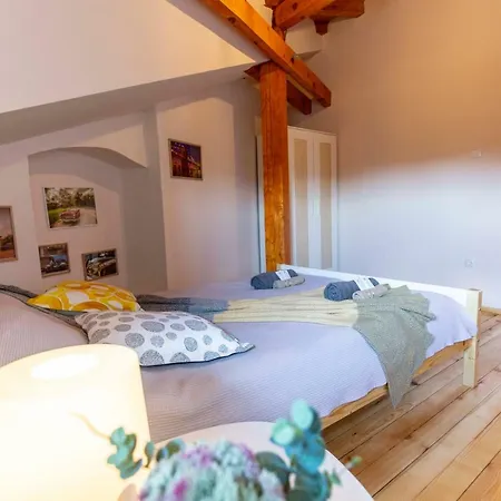 Gallery B28 - 3 Bedroom Downtown